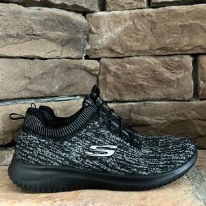 Skechers Ultra flex Bright Horizon Sneaker / Black/ White Size 7.5